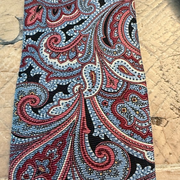Joseph Abboud Paisley Silk Tie - Picture 2 of 4